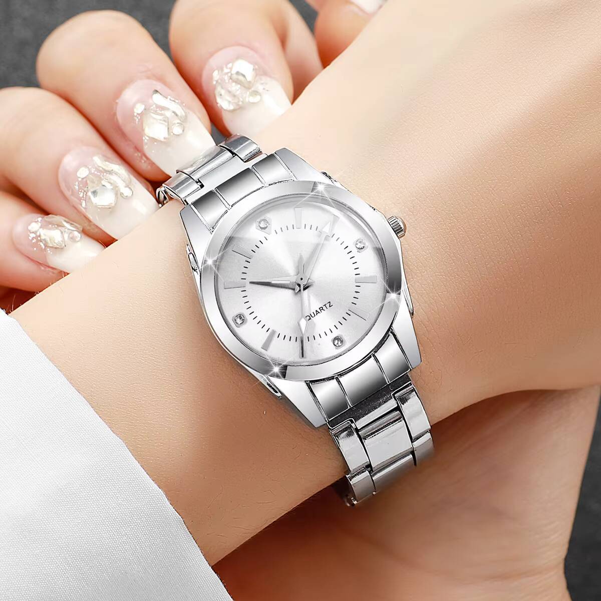 Luxury Rhinestone Women Watche - Luxury Watch Holder recension och pris